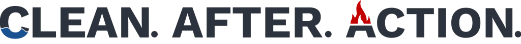 Clean After Action-Logo mit blauer und roter grafischer Akzentuierung. Designelemente symbolisieren Reinigung und richtiges Handeln nach dem Einsatz.